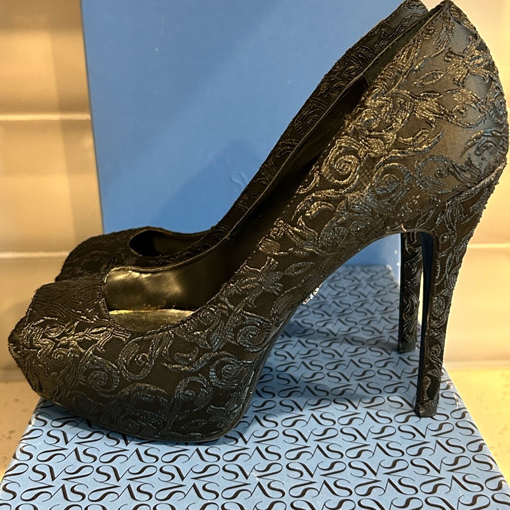 Simply Vera Vera Wang Black Lace Peep-Toe Heels